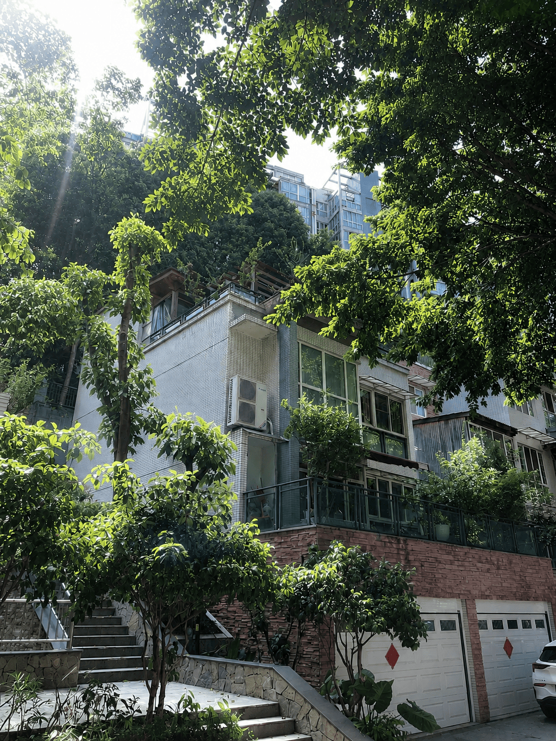 乌兰察布岛居岁月从容升级：小小岛老别墅加装蒂升悦行款电梯